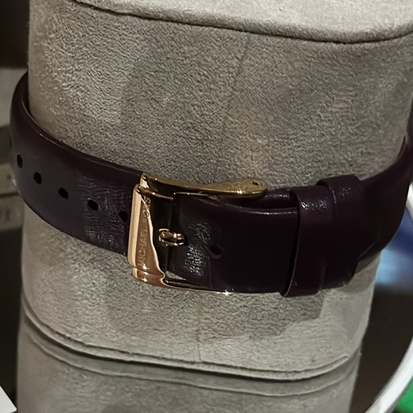 Michael Kors Garner, MK-2575 Women’s Watch in Plum and Rose Gold - Picture 5 of 12